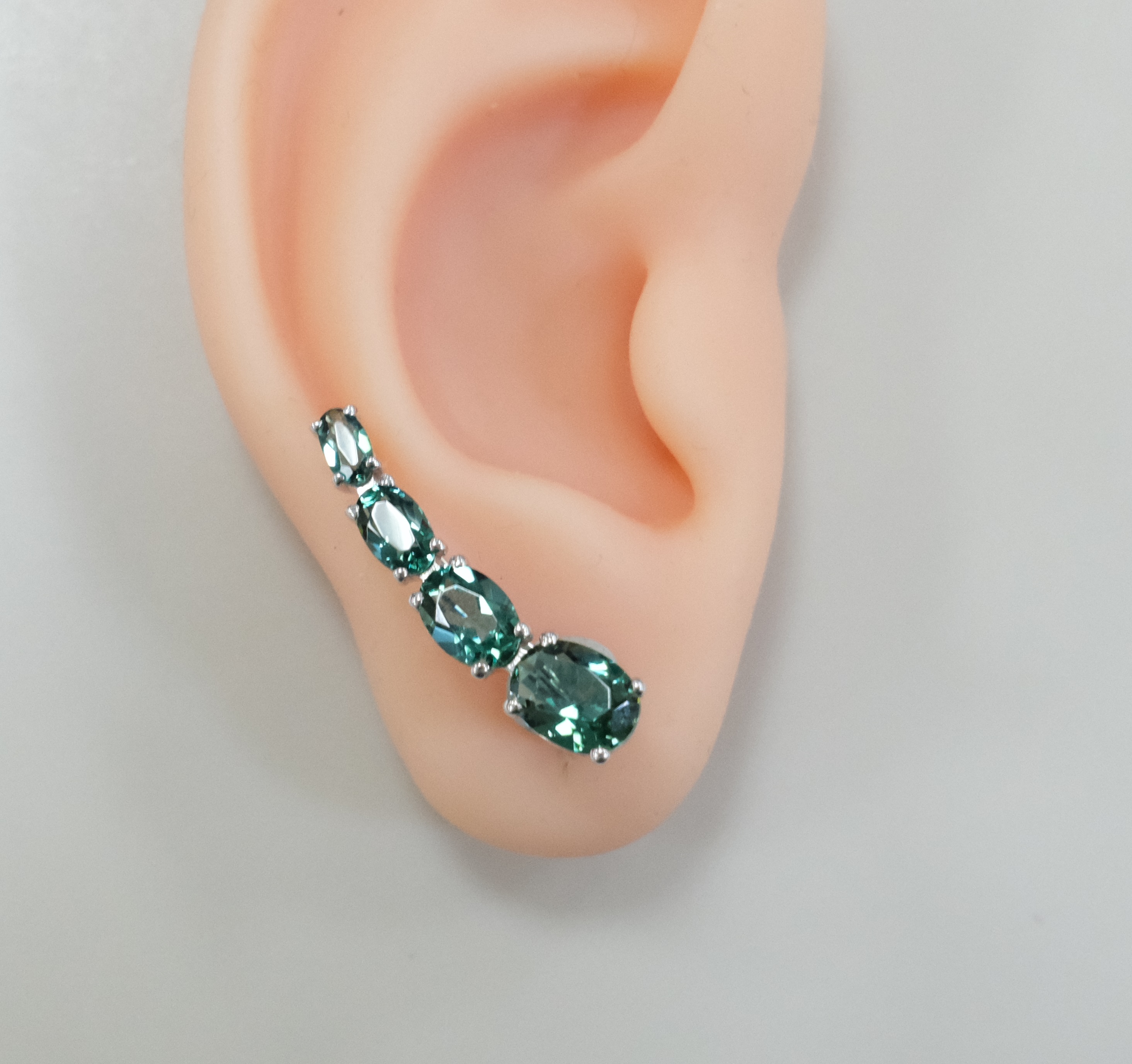 Серебряные серьги-каффы с празиолитами